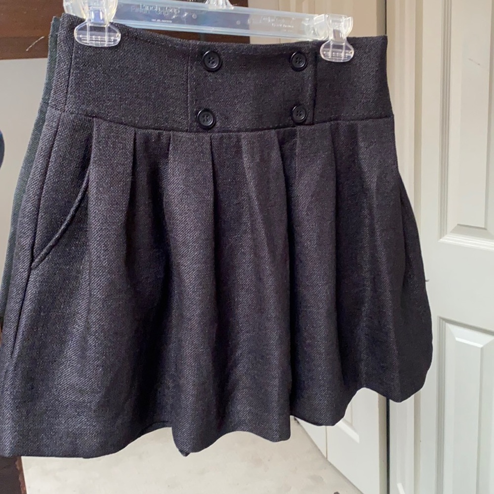 BCBGeneration high waisted skirt - with pockets! - sz 8